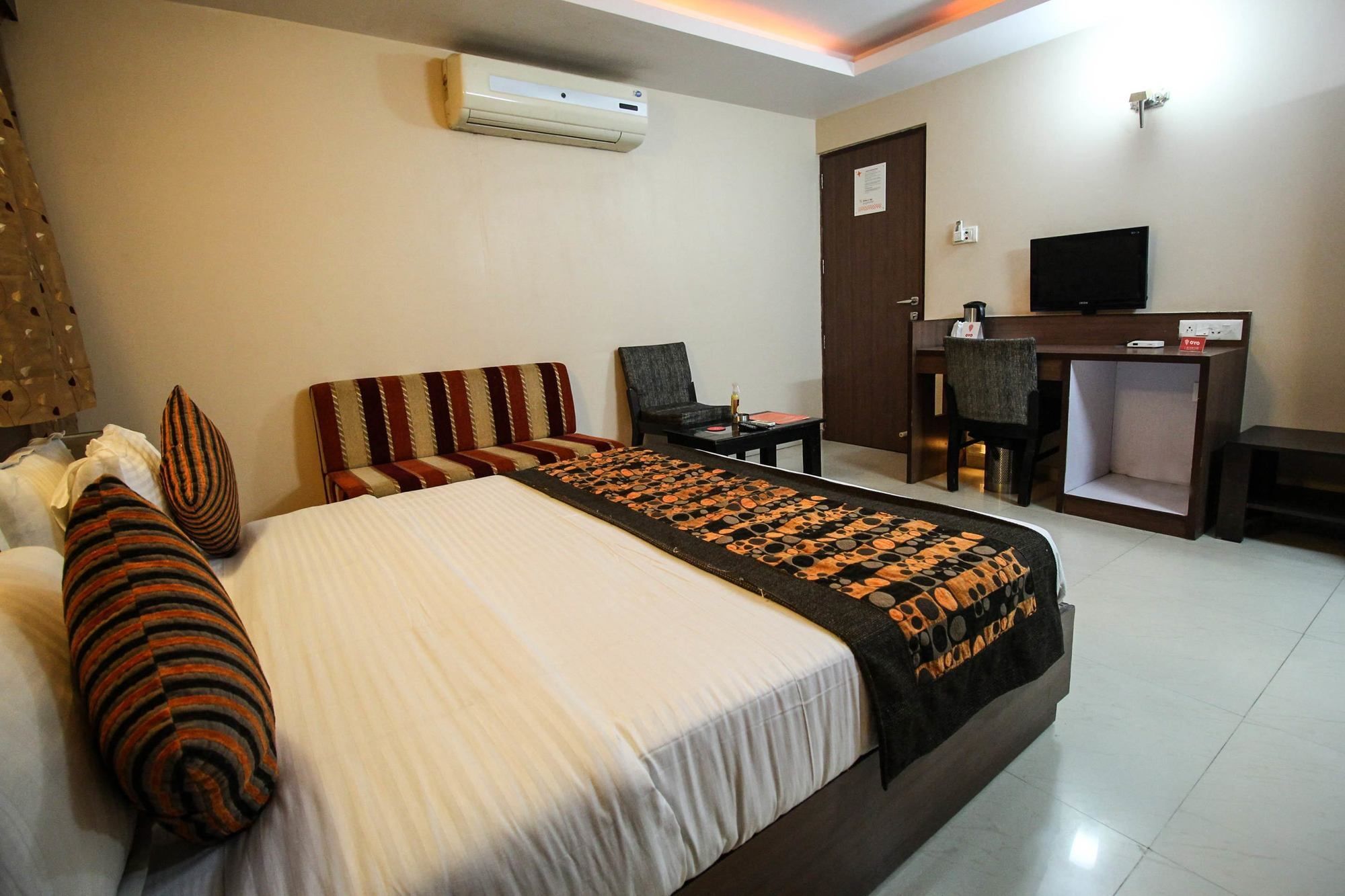 Oyo 4161 Hotel Shailly Inn Ahmadabad Zewnętrze zdjęcie
