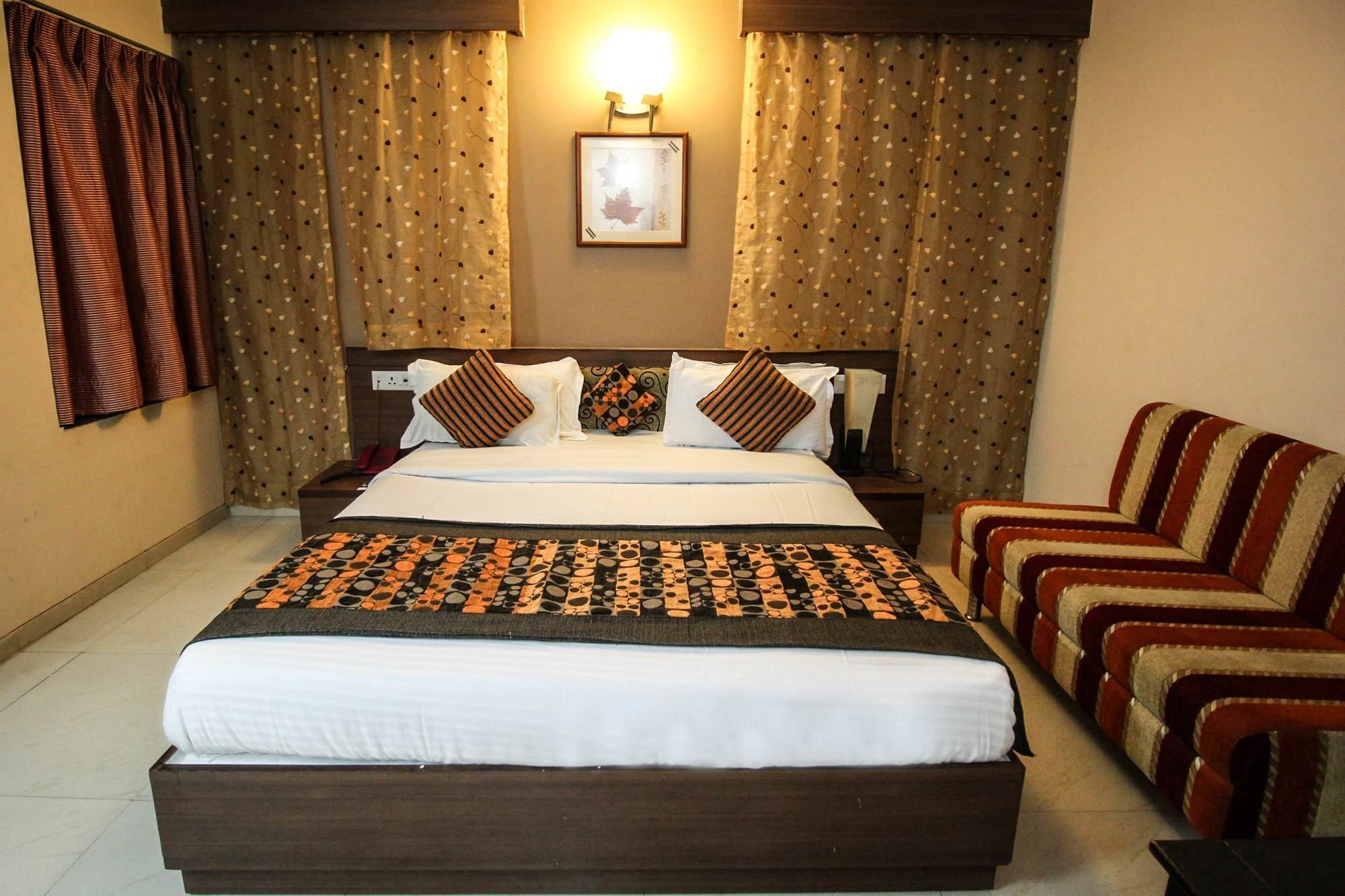 Oyo 4161 Hotel Shailly Inn Ahmadabad Zewnętrze zdjęcie